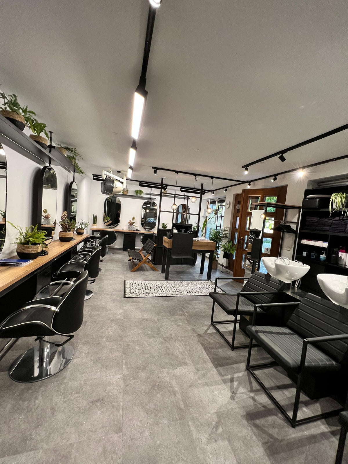 Salon von Mystic Hair & Head Spa in Ottobrunn — Einblick 1