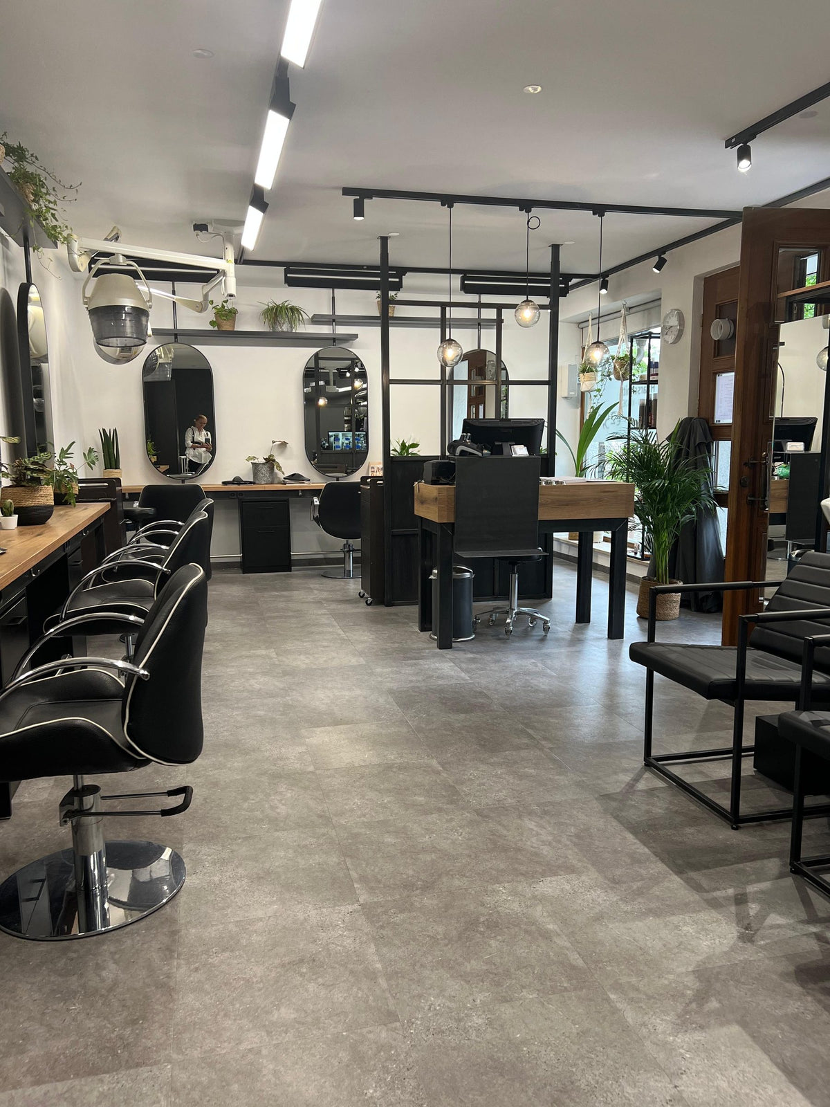 Blick in den Salon Mystic Hair & Head Spa in Ottobrunn