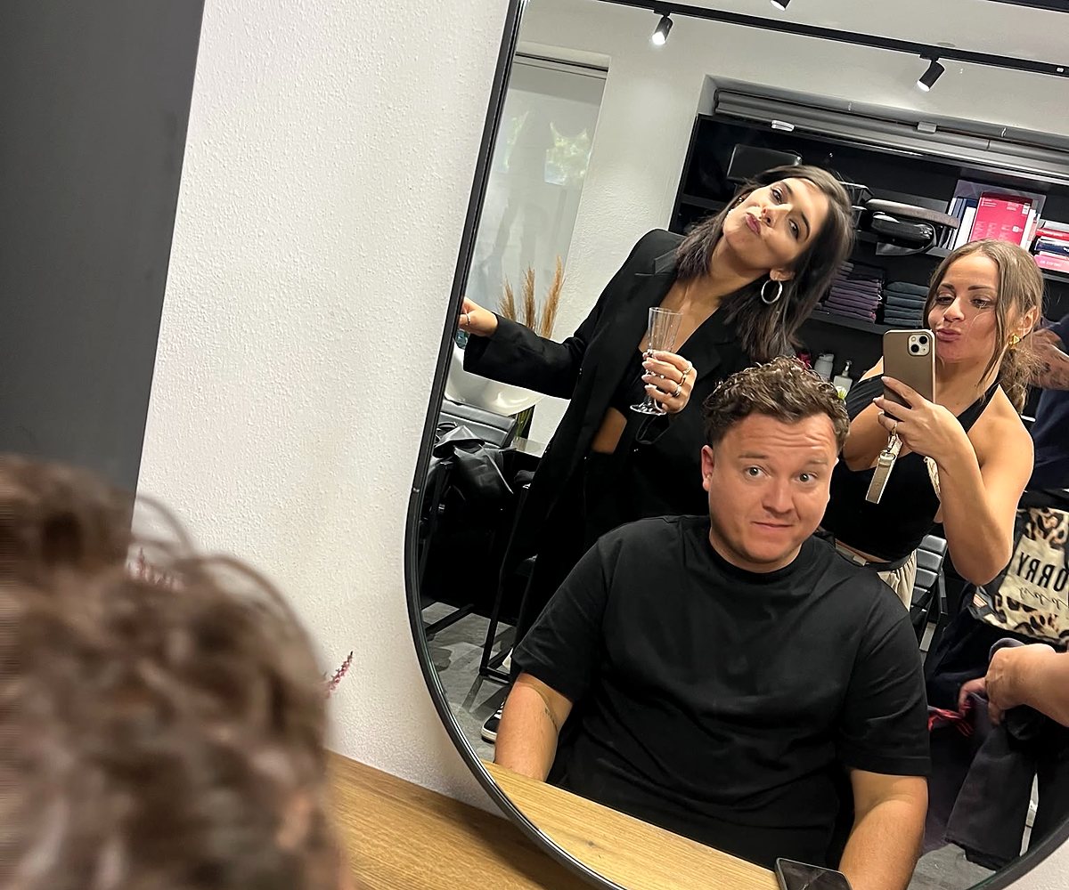 Herrenschnitt am Eröffnungsabend im Salon Mystic Hair & Head Spa